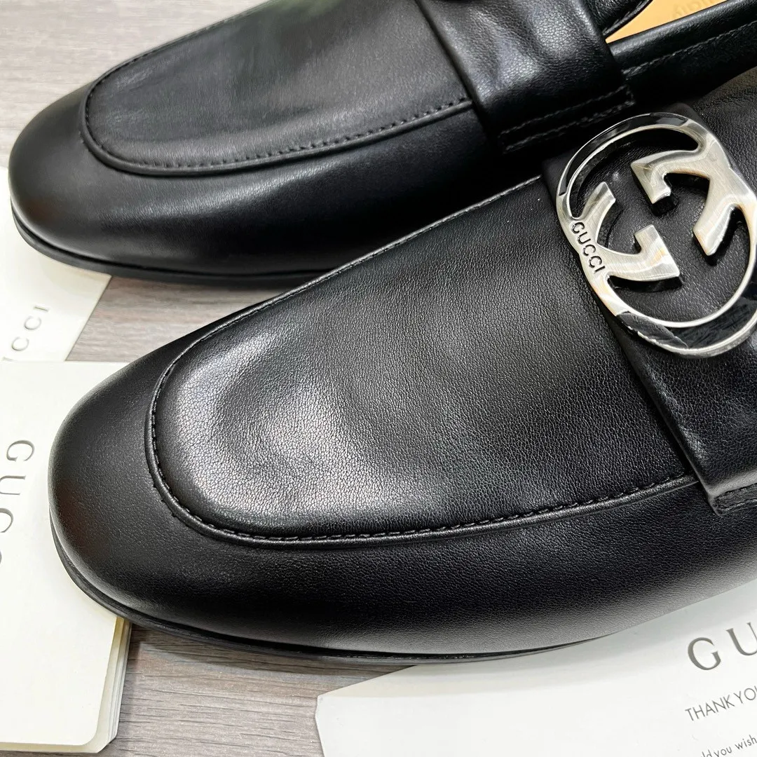 Ex-factory price: 480💰-(Gucci) men’s loafers! Genuine molded horsebit, a classic must-have for your shoe cabinet! The feet are particularly delicate! This Gucci original version is a set last, and we are consistent with the counter! Therefore, it is more comfortable in terms of last shape and comfort! Take it to the counter and compare at will! Good shoes are more than just what they make! But grasp the essence from the inside out! Material: Imported first-layer cowhide! Genuine leather outsole imported from Italy, size: 39-44 (38/45 customized, non-refundable)